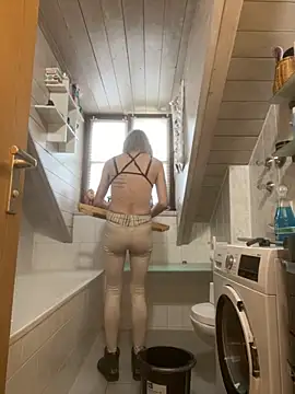 Snapshot of LucyLingerie78 chatting on 10/30/25, 10:57 LucyLingerie78 online show from 10/30/25, 10:57