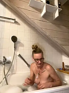 Snapshot of LucyLingerie78 chatting on 11/10/25, 07:41 LucyLingerie78 online show from 11/10/25, 07:41