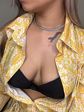 Scarlett 1819 online show from 04/18/26, 05:48