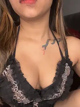 Snapshot of Scarlett_1819 chatting on 11/14/25, 06:44 Scarlett 1819 online show from 11/14/25, 06:44