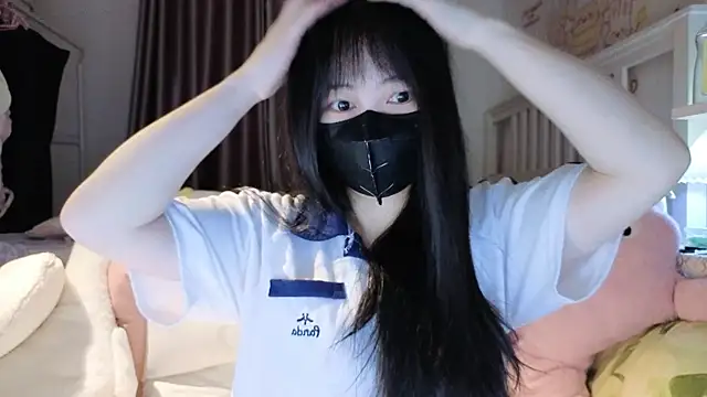 Snapshot of love-uiui chatting on 10/14/25, 03:01 love-uiui online show from 10/14/25, 03:01