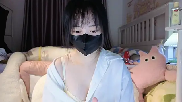 Snapshot of love-uiui chatting on 10/13/25, 04:30 love-uiui online show from 10/13/25, 04:30