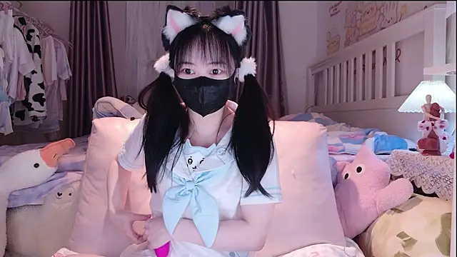 love-uiui online show from 11/16/25, 12:54