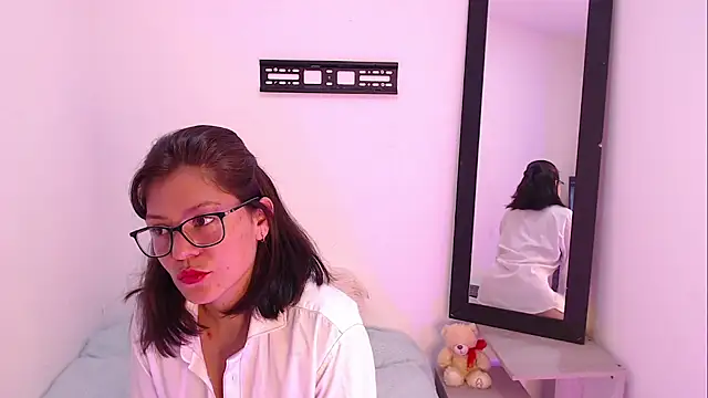 renataj online show from 12/18/25, 12:05