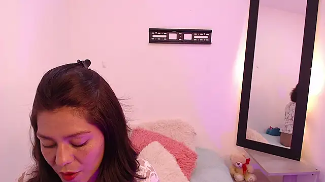 renataj online show from 12/03/25, 11:36