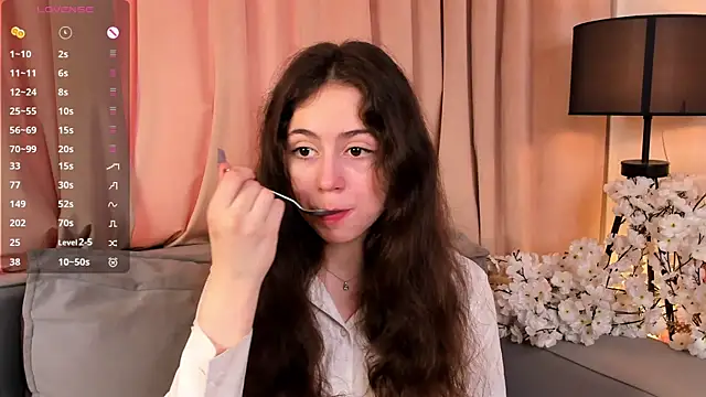 Snapshot of JulianaChapel chatting on 09/09/25, 08:35 JulianaChapel online show from 09/09/25, 08:35