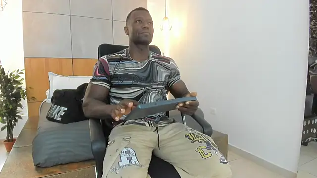 Snapshot of MarcusBlack_ chatting on 09/11/25, 11:43 MarcusBlack online show from 09/11/25, 11:43