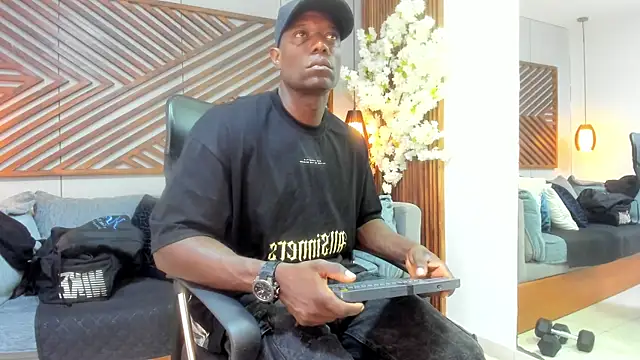 Snapshot of MarcusBlack_ chatting on 10/11/25, 11:55 MarcusBlack online show from 10/11/25, 11:55