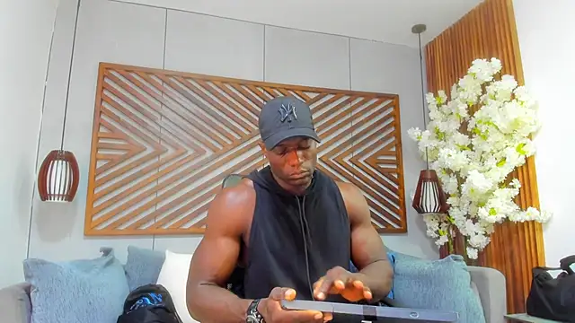 Snapshot of MarcusBlack_ chatting on 10/27/25, 11:33 MarcusBlack online show from 10/27/25, 11:33