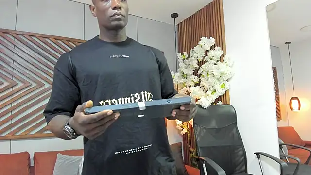 Snapshot of MarcusBlack_ chatting on 11/08/25, 11:36 MarcusBlack online show from 11/08/25, 11:36