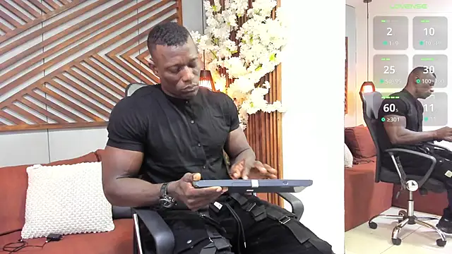 Snapshot of MarcusBlack_ chatting on 11/15/25, 11:14 MarcusBlack online show from 11/15/25, 11:14