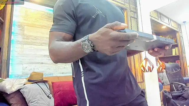 Snapshot of MarcusBlack_ chatting on 11/26/25, 11:43 MarcusBlack online show from 11/26/25, 11:43