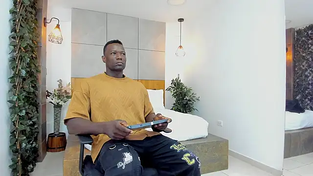 Snapshot of MarcusBlack_ chatting on 12/17/25, 12:32 MarcusBlack online show from 12/17/25, 12:32