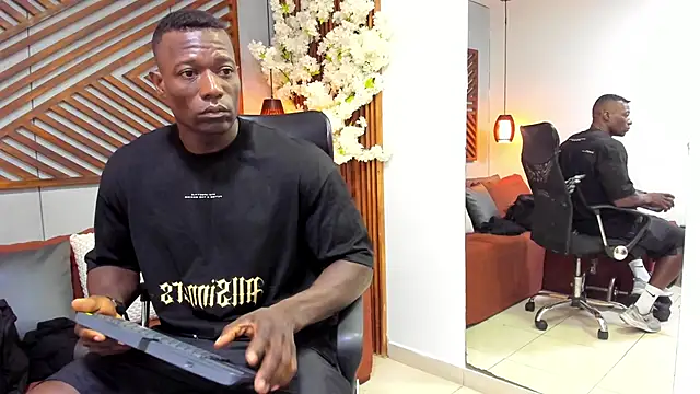 Snapshot of MarcusBlack_ chatting on 11/14/25, 11:36 MarcusBlack online show from 11/14/25, 11:36