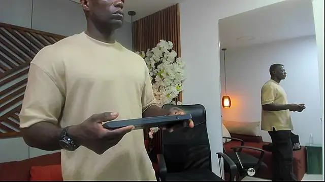 Snapshot of MarcusBlack_ chatting on 10/06/25, 11:33 MarcusBlack online show from 10/06/25, 11:33