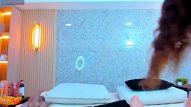 Snapshot of Antonella_west chatting on 11/21/25, 07:57 Antonella west online show from 11/21/25, 07:57