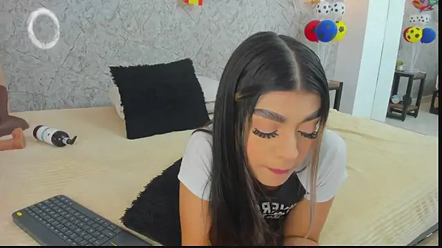 Snapshot of Antonella_west chatting on 06/24/26, 09:23 Antonella west online show from 06/24/26, 09:23