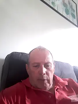 Snapshot of Vince072 chatting on 09/13/25, 03:45 Vince072 online show from 09/13/25, 03:45