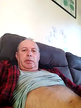 Snapshot of Vince072 chatting on 09/15/25, 06:47 Vince072 online show from 09/15/25, 06:47