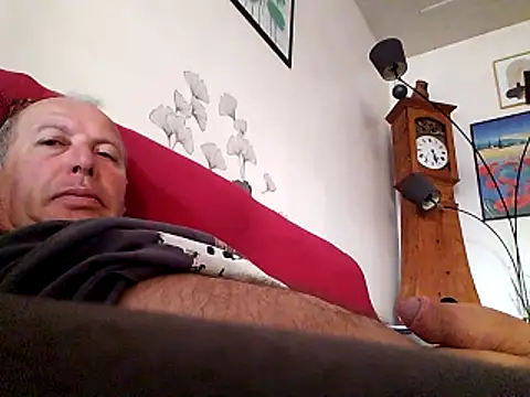 Vince072 online show from 06/16/26, 04:45