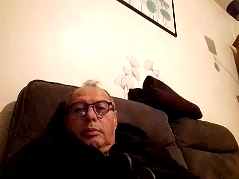 Snapshot of Vince072 chatting on 10/13/25, 05:09 Vince072 online show from 10/13/25, 05:09