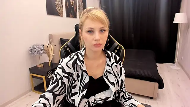 Snapshot of LindaSandy_1 chatting on 11/21/25, 10:14 LindaSandy 1 online show from 11/21/25, 10:14