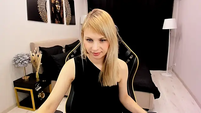 Snapshot of LindaSandy_1 chatting on 11/12/25, 10:41 LindaSandy 1 online show from 11/12/25, 10:41