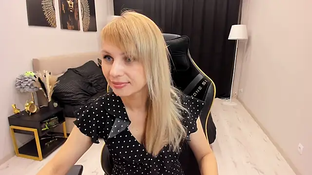 Snapshot of LindaSandy_1 chatting on 09/22/25, 06:08 LindaSandy 1 online show from 09/22/25, 06:08