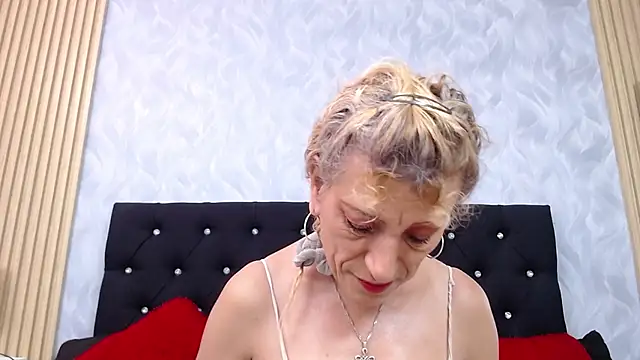 xandrinakarzon online show from 11/21/25, 12:48