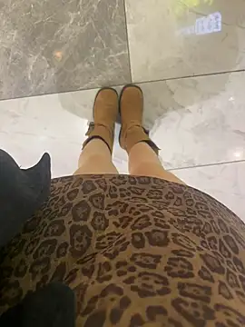 Snapshot of xiaoyuan01 chatting on 11/12/25, 02:37 xiaoyuan01 online show from 11/12/25, 02:37