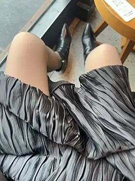 Snapshot of xiaoyuan01 chatting on 11/18/25, 01:21 xiaoyuan01 online show from 11/18/25, 01:21