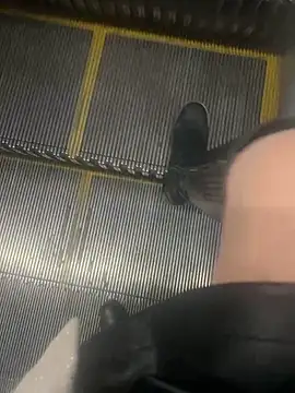 Snapshot of xiaoyuan01 chatting on 12/17/25, 02:27 xiaoyuan01 online show from 12/17/25, 02:27