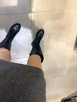 Snapshot of xiaoyuan01 chatting on 11/23/25, 02:10 xiaoyuan01 online show from 11/23/25, 02:10