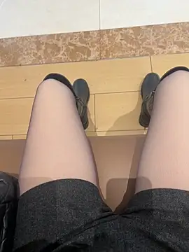 Snapshot of xiaoyuan01 chatting on 11/24/25, 01:49 xiaoyuan01 online show from 11/24/25, 01:49