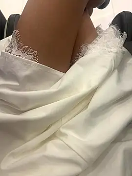 Snapshot of xiaoyuan01 chatting on 10/08/25, 02:13 xiaoyuan01 online show from 10/08/25, 02:13