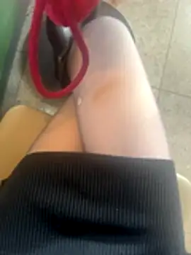 Snapshot of xiaoyuan01 chatting on 12/15/25, 02:06 xiaoyuan01 online show from 12/15/25, 02:06