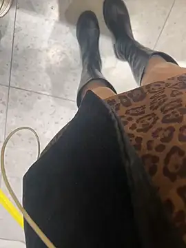 Snapshot of xiaoyuan01 chatting on 11/06/25, 04:05 xiaoyuan01 online show from 11/06/25, 04:05