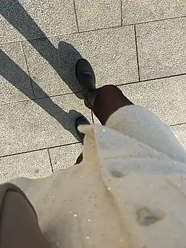 Snapshot of xiaoyuan01 chatting on 11/19/25, 01:27 xiaoyuan01 online show from 11/19/25, 01:27