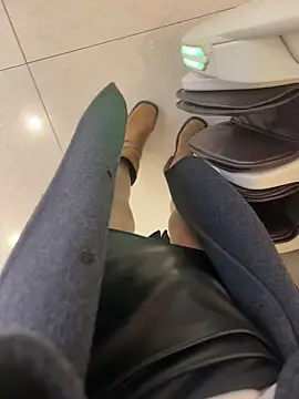 Snapshot of xiaoyuan01 chatting on 10/20/25, 02:24 xiaoyuan01 online show from 10/20/25, 02:24