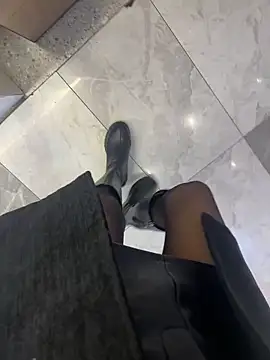 Snapshot of xiaoyuan01 chatting on 11/10/25, 03:33 xiaoyuan01 online show from 11/10/25, 03:33