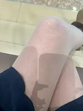 Snapshot of xiaoyuan01 chatting on 11/13/25, 01:42 xiaoyuan01 online show from 11/13/25, 01:42