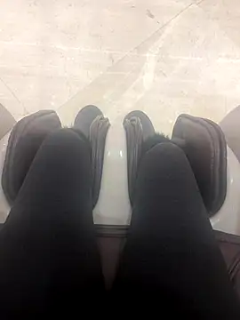 xiaoyuan01 online show from 12/22/25, 01:50