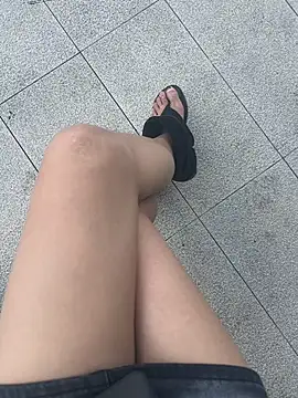 Snapshot of xiaoyuan01 chatting on 09/11/25, 02:33 xiaoyuan01 online show from 09/11/25, 02:33