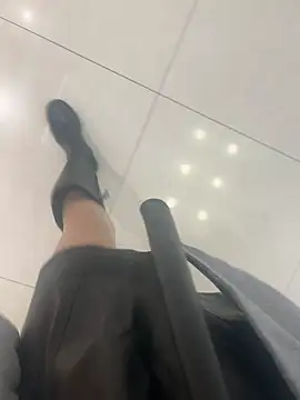 Snapshot of xiaoyuan01 chatting on 11/29/25, 01:39 xiaoyuan01 online show from 11/29/25, 01:39