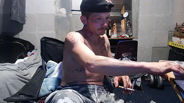 Snapshot of mastertrap chatting on 11/15/25, 07:34 mastertrap online show from 11/15/25, 07:34