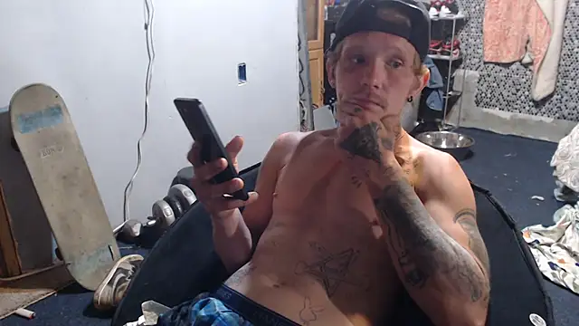 Snapshot of mastertrap chatting on 09/22/25, 01:33 mastertrap online show from 09/22/25, 01:33