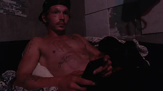 Snapshot of mastertrap chatting on 10/01/25, 09:58 mastertrap online show from 10/01/25, 09:58