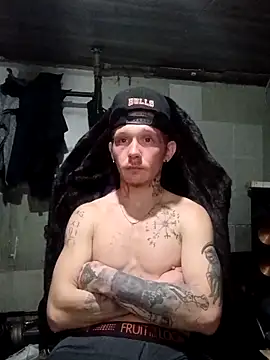 Snapshot of mastertrap chatting on 12/18/25, 11:47 mastertrap online show from 12/18/25, 11:47