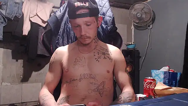 Snapshot of mastertrap chatting on 12/16/25, 05:22 mastertrap online show from 12/16/25, 05:22