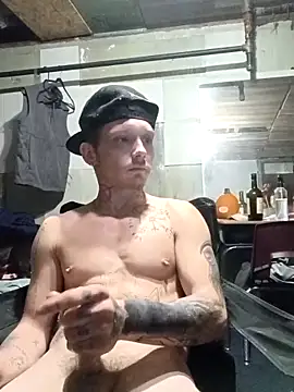 Snapshot of mastertrap chatting on 11/16/25, 05:34 mastertrap online show from 11/16/25, 05:34